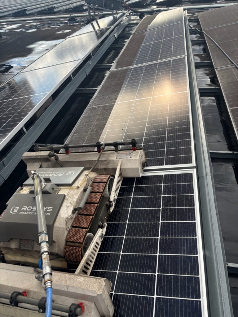 Peak Solar Pro uses robots, the best water and cleaning solutions to keep your solar panels clean all year long.